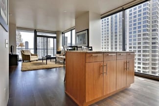 460 N State St, Chicago, IL 60654