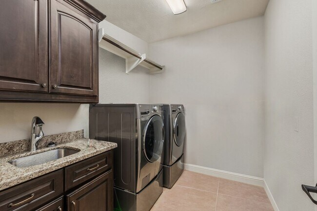 8200 Carters Cove, College Station, TX 77845 - photo 5