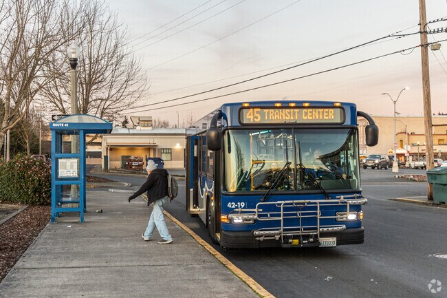 RiverCities Transit transports bus passengers between Longview and Kelso.
