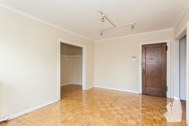 727 W Belmont Ave unit 418, Chicago, IL 60657 - photo 4