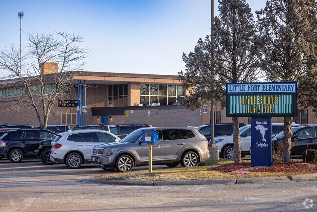 Little Fort Elementary School boast a 14-1 student teacher ratio for Waukegan kids.