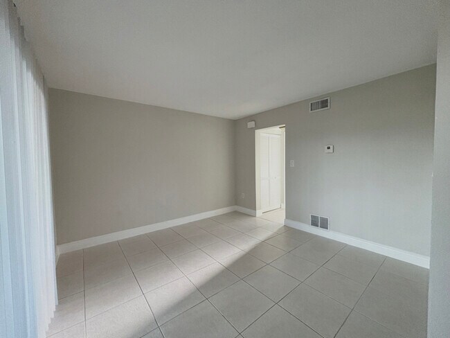 105 S Spring Blvd unit 9, Tarpon Springs, FL 34689 - photo 4
