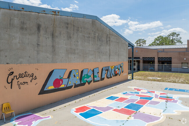 Lake Forest Elementary School welcomes new students.