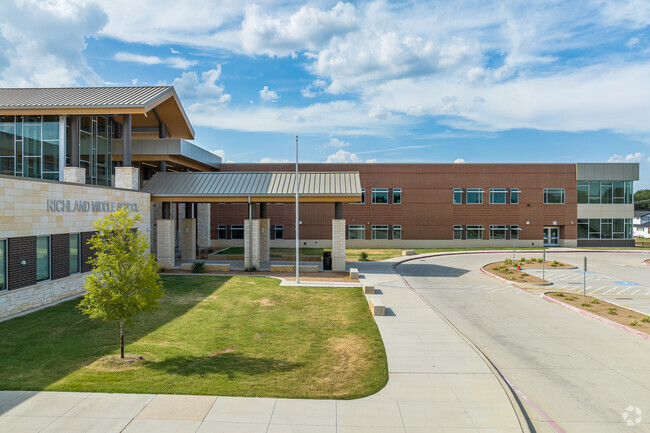 Richland Middle School is an excellent choice for students in Richland Hills.