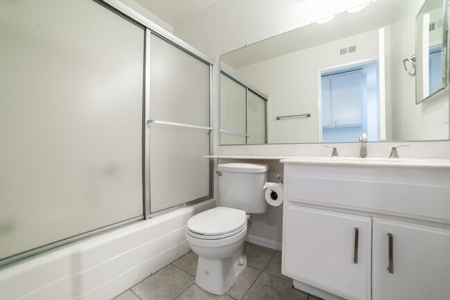 9743 Reseda Blvd unit Upstairs north bedro, Northridge, CA 91324 - photo 3