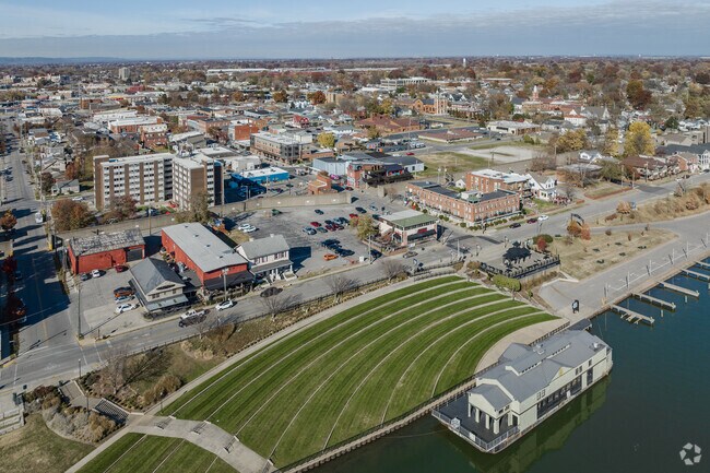 Part of Jeffersonville sits on the eastern border of the Ohio River.