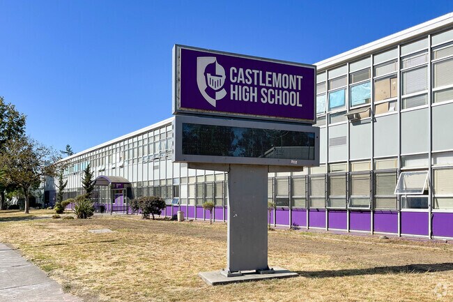 Castlemont High School has a responsible, respectful and caring school culture in Elmhurst Park.
