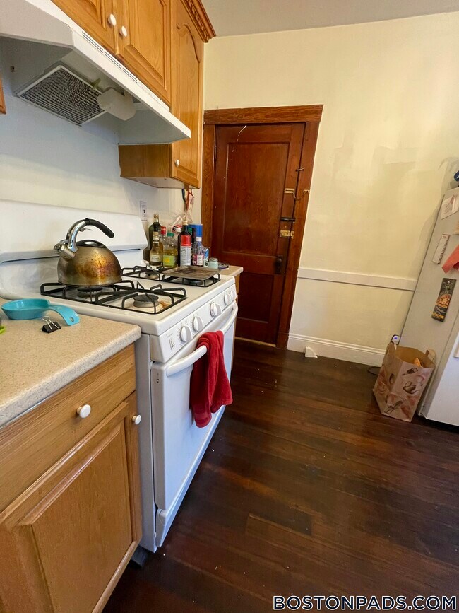 44 Fairbanks St unit 3, Brighton, MA 02135 - photo 2