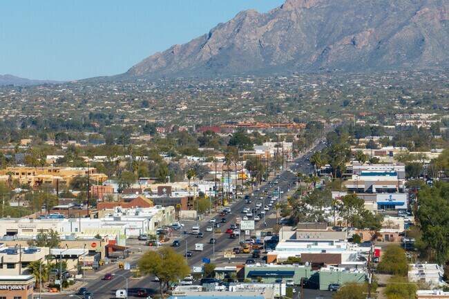 Campbell Avenue has dozens of dining and shopping destinations just north and south of Richland Heights.