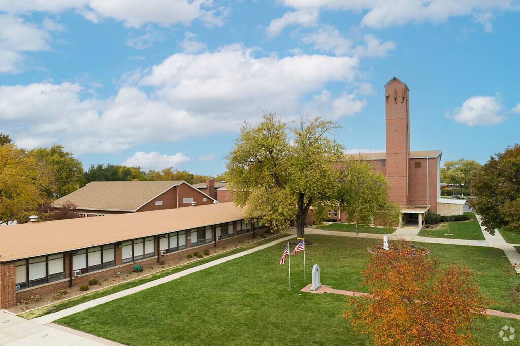 St Linus Elementary School serves grades pre-kindergarten through 8th grade.