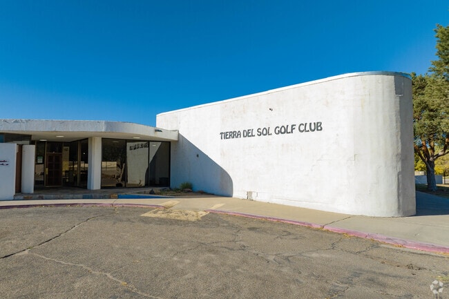 Tierra del Sol Golf Club anchors Rio Communities and attracts many athletes.