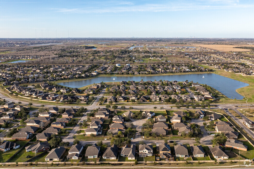 City_IowaColony_1003452_P2_V1_HK_030625