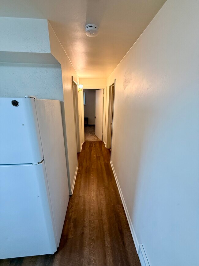 310 Poplar St unit Upper Unit B, Wisconsin Rapids, WI 54494 - photo 7