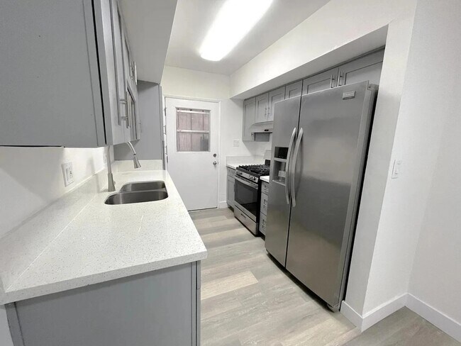 1974 S Garth Ave unit 3, Los Angeles, CA 90034 - photo 2