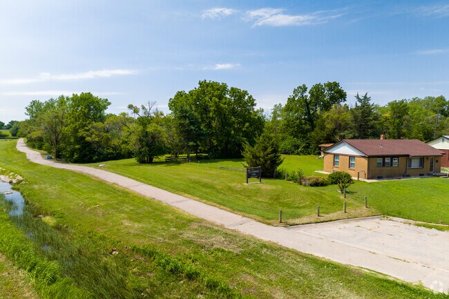 Cottonwood Park is a small park near the Sunnybrook neighborhood.
