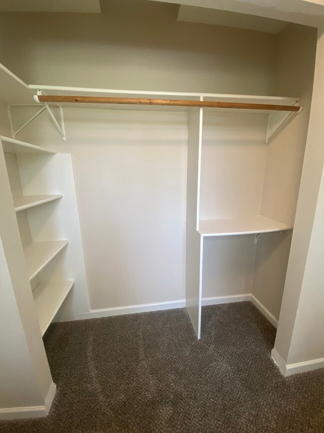 10040 Gebhart Dr, Anchorage, AK 99515 - photo 4