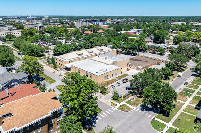 McPhee Elementary School is conveniently located amongst central Lincoln neighborhoods.