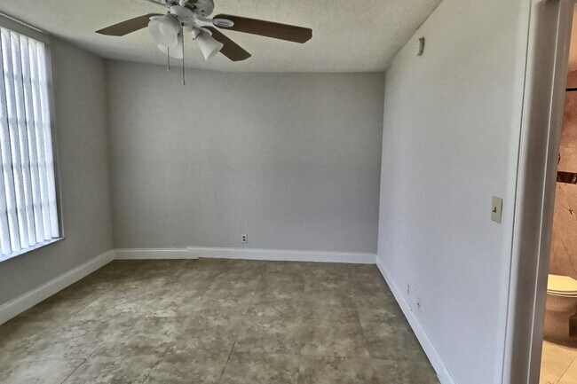 3080 N Course Dr unit Gorgeous 2 bed 2 bat, Pompano Beach, FL 33069 - photo 7