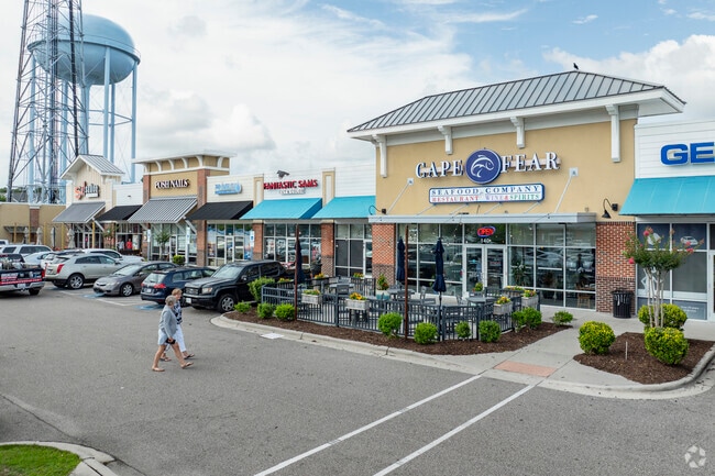 Cape Fear Seafood Company near Figure 8 Island offers fresh, locally sourced seafood, perfect for coastal cuisine lovers seeking an authentic taste.