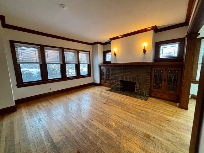 5223 W Wisconsin Ave unit Lower, Milwaukee, WI 53208 - photo 5