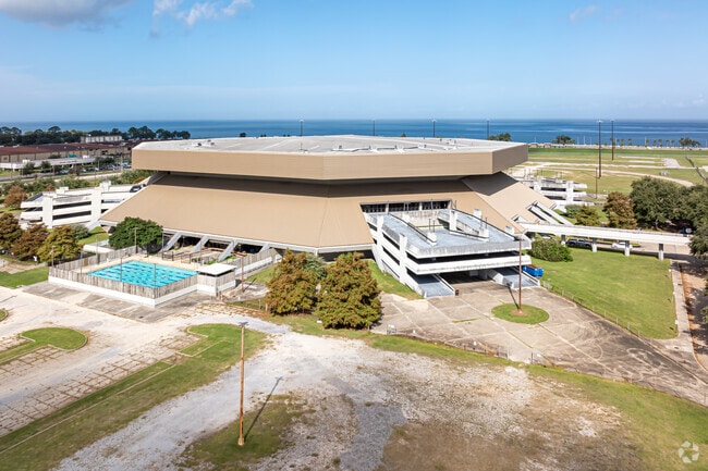 The UNO Lakefront Arena is just minutes from Saint Anthony.