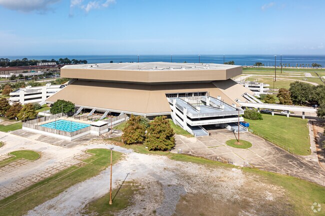 The UNO Lakefront Arena is just minutes from Saint Anthony.