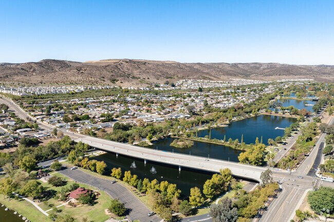 East Elliot homes benefit from their close proximity to Santee Lakes, offering easy access.