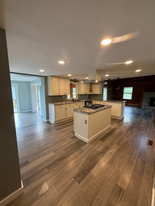 40 W Quasset Rd, Woodstock, CT 06281 - photo 3