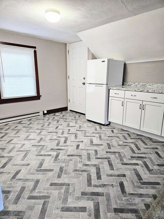 43-3 George St unit 3rd Floor, Bristol, CT 06010 - photo 5