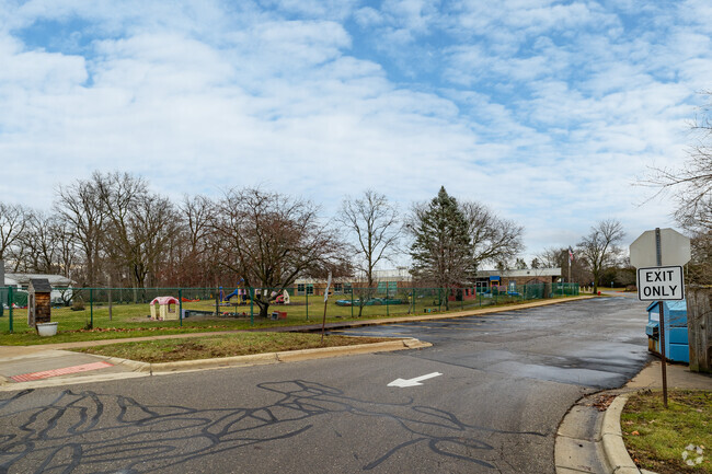 Hebrew Day School exit to main lot.