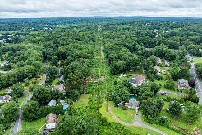 Enjoy the green pastures in the residential neighborhood of Northwest New London.
