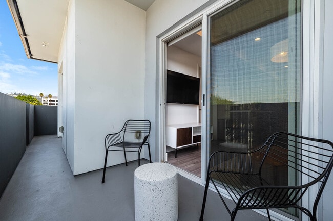 Ecco Fountain – Coliving + Traditional Units, Los Angeles, CA 90029 - photo 6