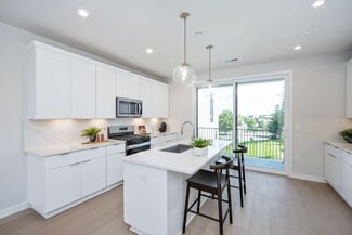 14347 Glen Manor Dr, Chantilly, VA 20151