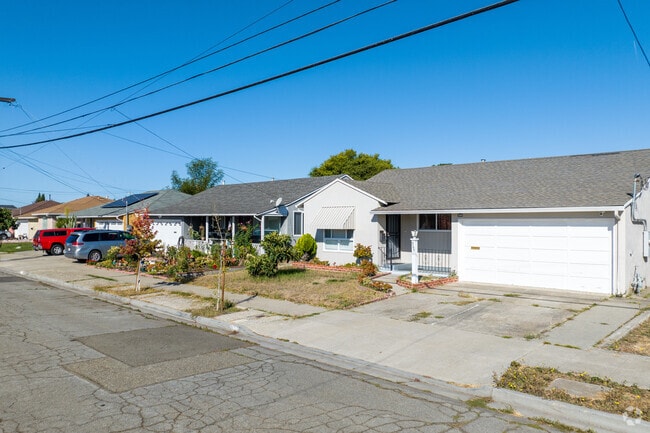 Homes in Floresta Gardens-Bradrick come in a wide range of shapes and sizes.