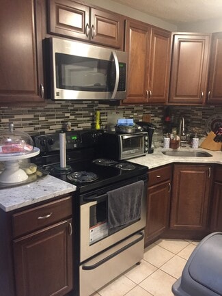 33 Poplar St Unit 1R, Boston, MA 02131