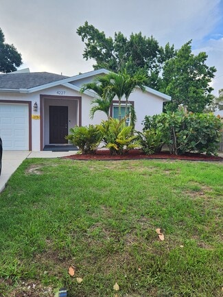 4227 Larkin St, Sarasota, FL 34232