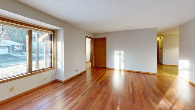 135 Egret Ln, Circle Pines, MN 55014 - photo 2