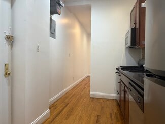 215 E 4th St, New York, NY 10009