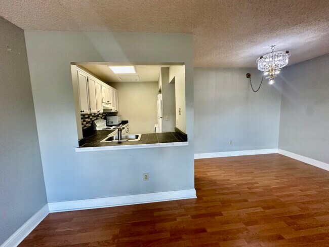 2570 W 67th Place unit 212, Hialeah, FL 33016 - photo 5