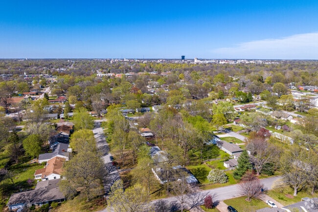 Fassnight neighborhood residents have a quick commute to downtown Springfield via Campbell Ave