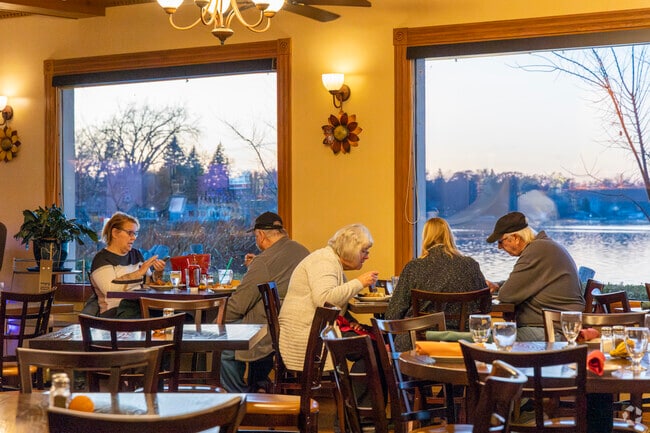 Michael’s on the Lake gives residents a place to dine without leaving Eagle Lake.