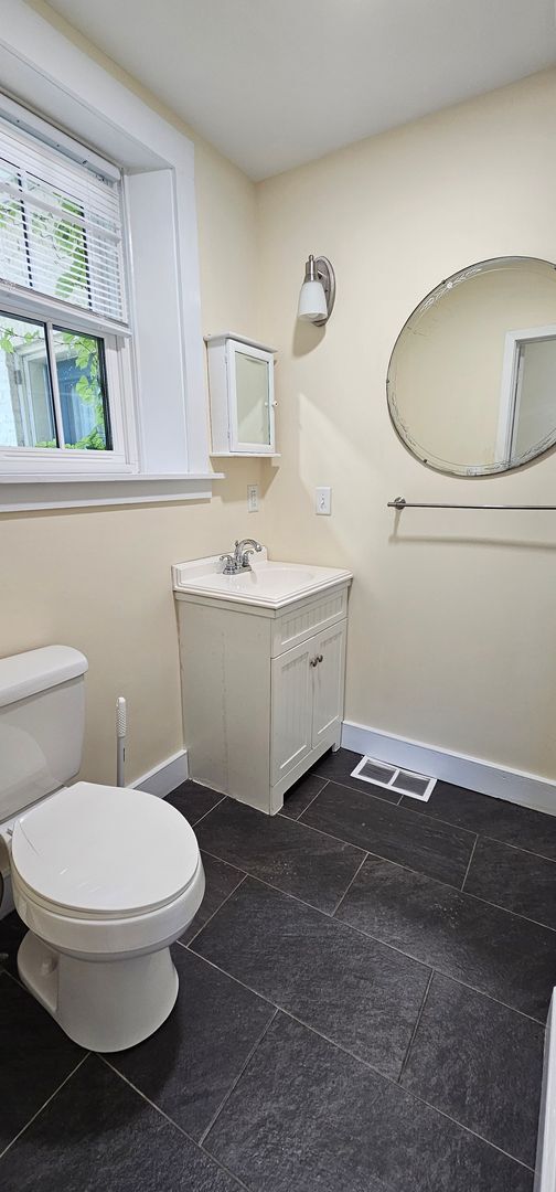 33 Pine St unit . 1, Burlington, VT 05401 - photo 4