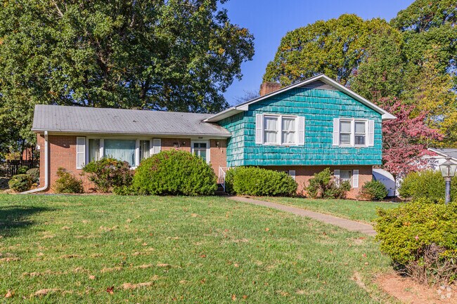 Knollwood-Hanestown offers Cedar homes and diverse architecture.