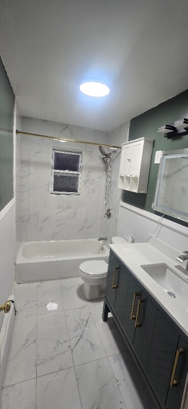 3-25 B 46 St unit 2, Queens, NY 11691 - photo 2