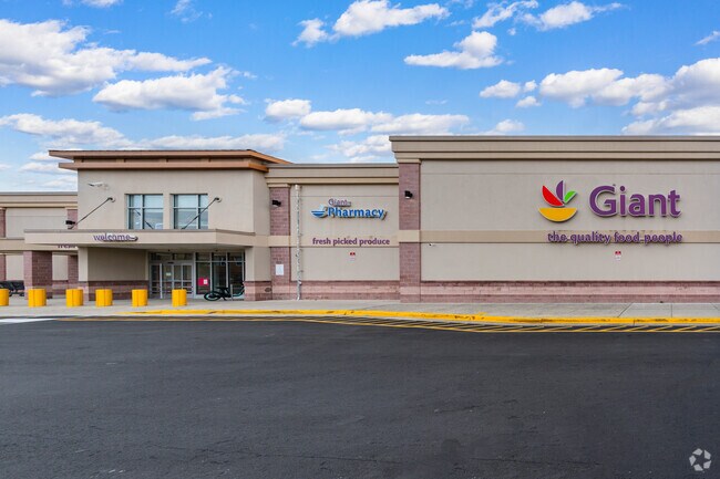 The Giant grocery store serves Knox Hill for all of its grocery needs.