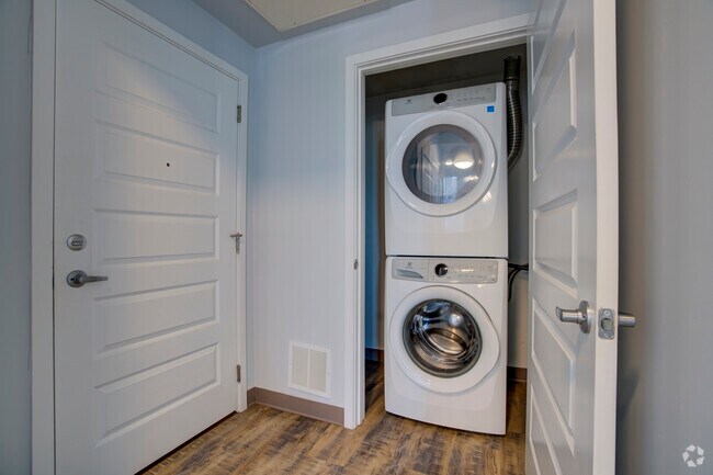 2BR, 2BA - 850SF - Laundry