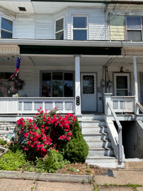 1011 W Willow St, Coal Township, PA 17866 - photo 1