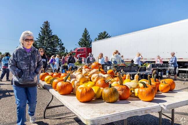 Bring your cart to the Cheyenne Farmers Market for fresh ingredients in Lake Minnehaha.