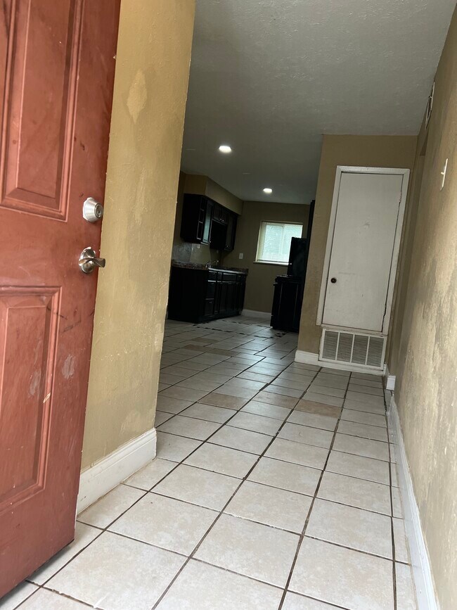 7605 Denton St unit 1-1, Houston, TX 77028 - photo 3