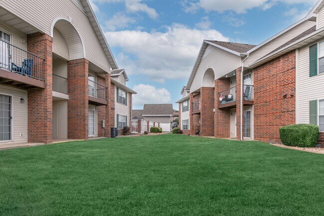 Hawthorn Suites Apartments, Springfield, MO 65804 - photo 3